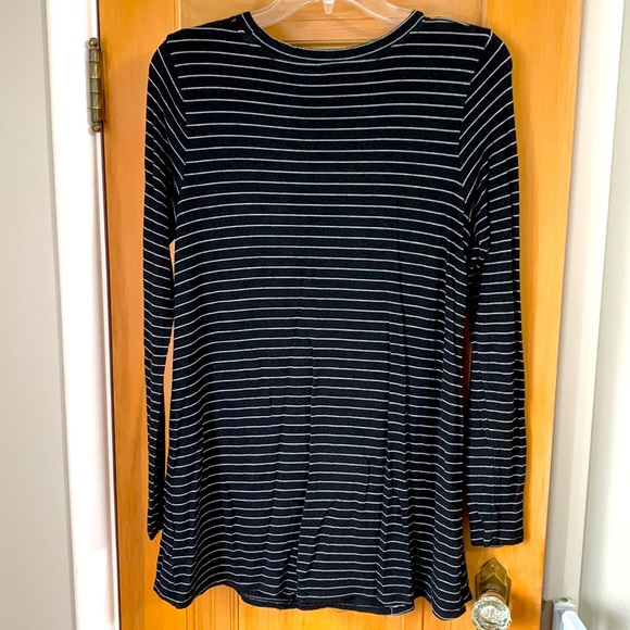 A Pea In The Pod Striped Nursing Top - Picture 4 of 5